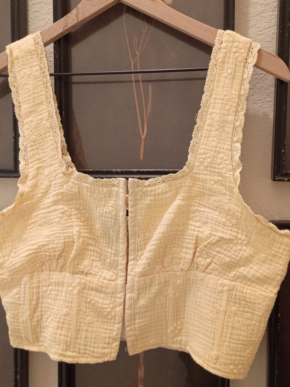 NWT forever 21 Woman's Light Yellow Lace-Trim Cotton Crop Woven Top Size Medium